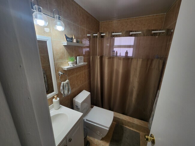 Building Photo - 1285 W 39th Pl