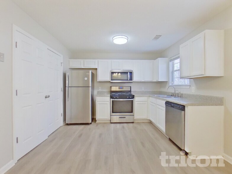 Building Photo - 4365 Reserve Hill Crossing