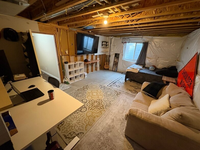 Building Photo - 491 Red Oak Dr