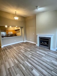 Building Photo - Spacious 2 Bed, 2 Bath Condo