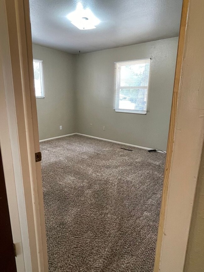 Building Photo - STUDENTS WELCOME! 4 Bed 2 Bath Home in West Ft Collins w/ Garage and Fenced Yard