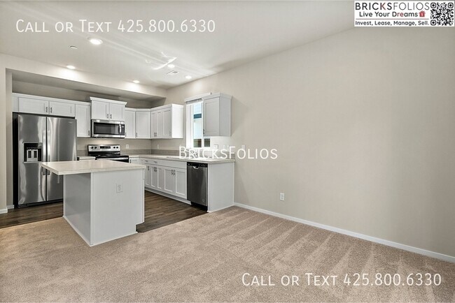 Building Photo - Exceptional Bremerton Home with Easy Acces...