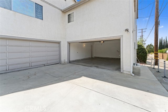 Building Photo - 731 E Cypress Ave