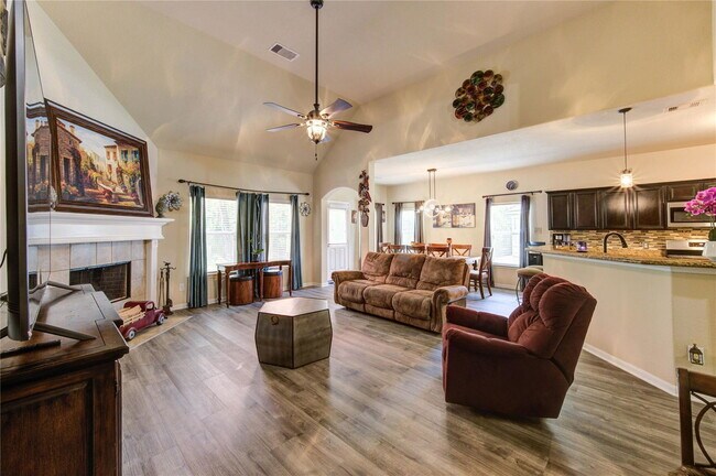 Building Photo - 10531 Sunflower Dr