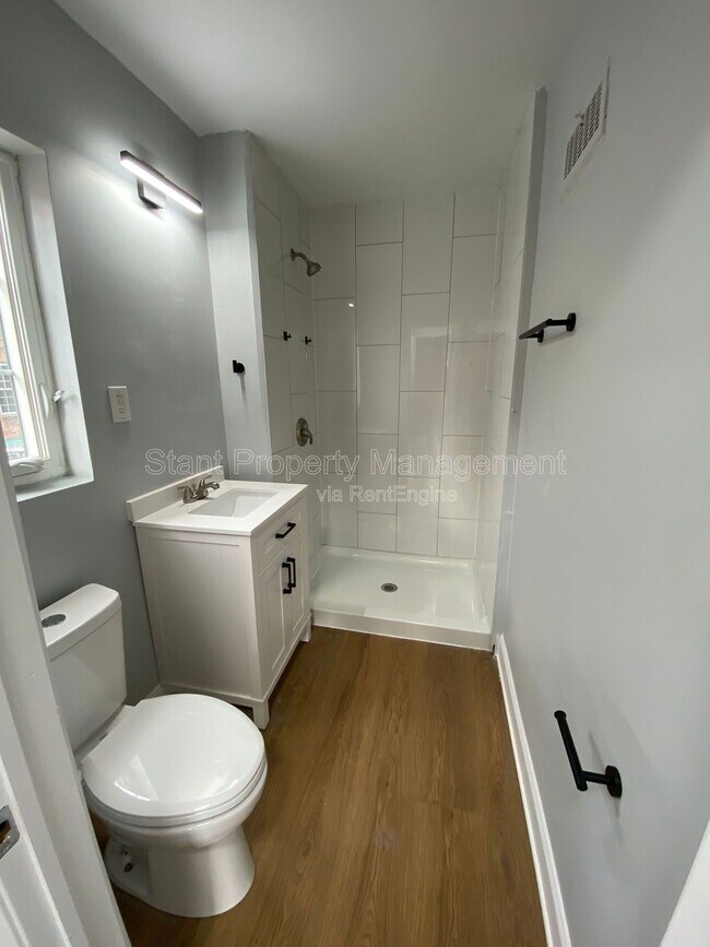 Building Photo - 1505 Franklin Park S