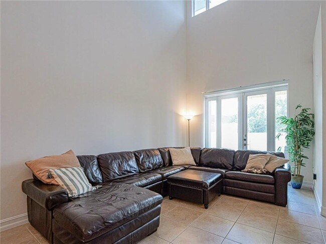 Building Photo - 1825 Bridgepointe Cir