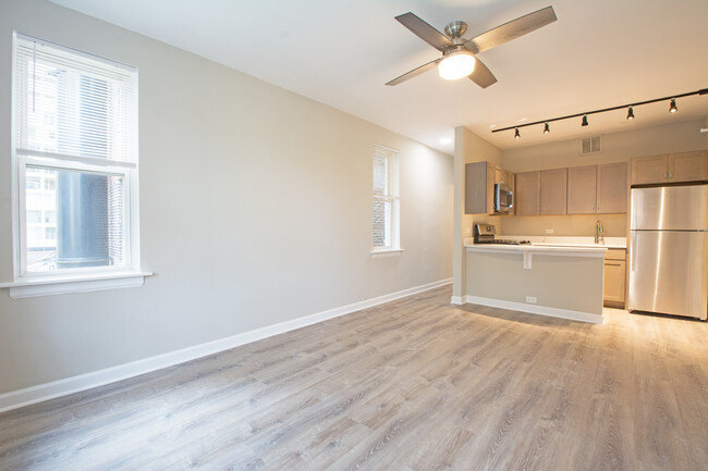 Building Photo - 432 W Belmont Ave