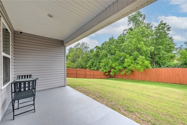 Building Photo - 103 W Gillian Ave