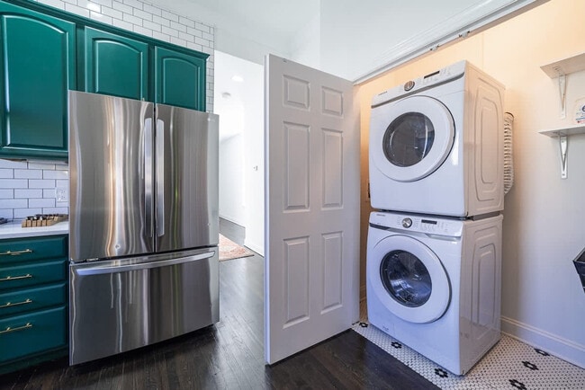 Building Photo - 2113 W Grand Ave