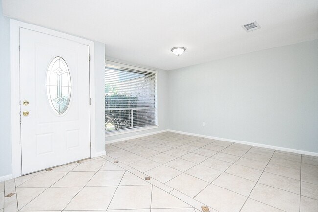 Building Photo - 2430 Long Reach Dr