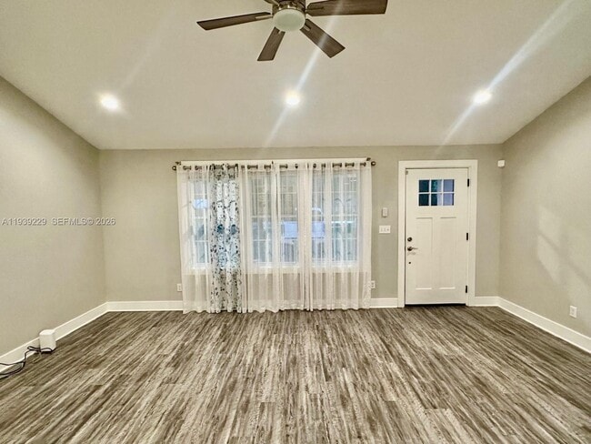 Building Photo - 399 SW Broderick Dr