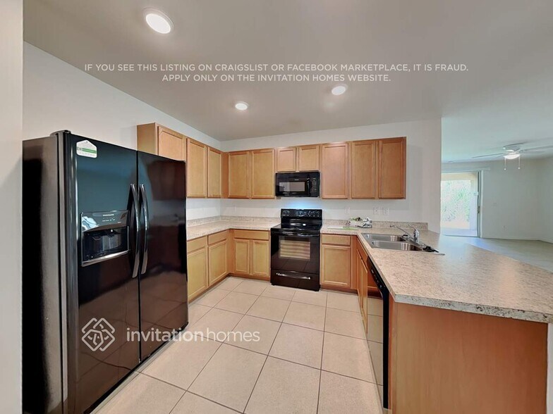 Building Photo - 7545 W Lenox Cir
