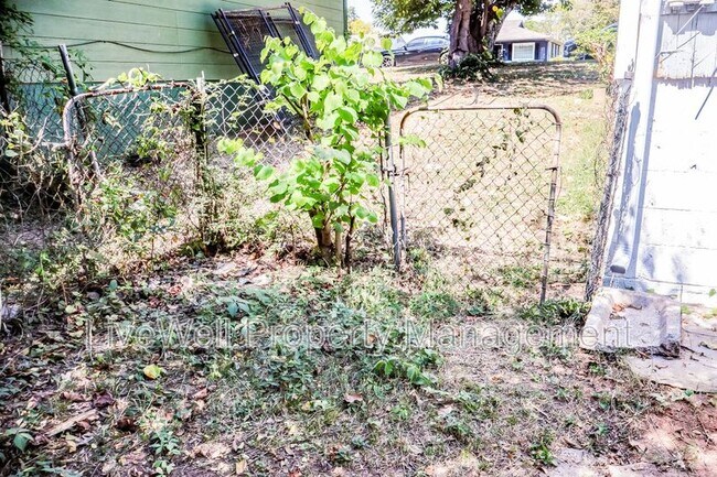 Building Photo - 1321 33rd St Ensley