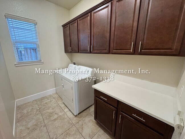 Building Photo - Stunning 3 Bed 2 Bath Home in East Garriso...