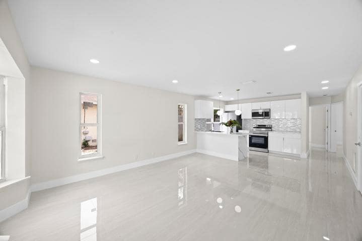 Building Photo - 5664 Boynton Crescent