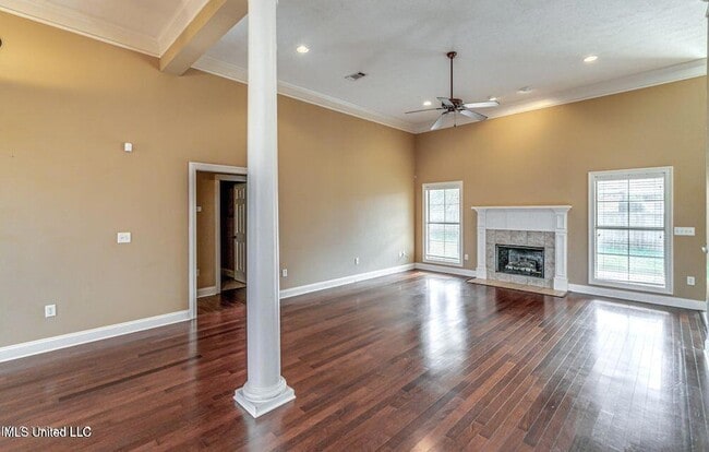 Building Photo - 401 Ash Tree Ln