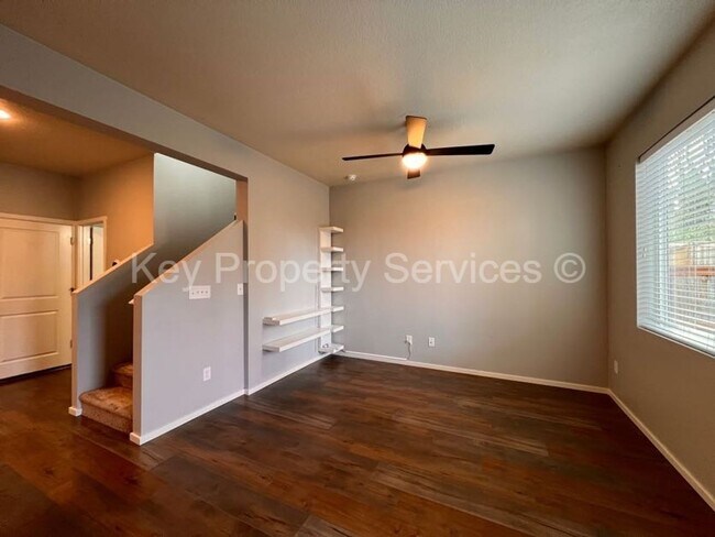 Building Photo - Stunning Hazel Dell Two-Story with High End Appliances