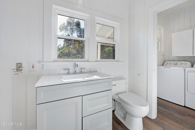 Building Photo - 641 W La Loma Ave