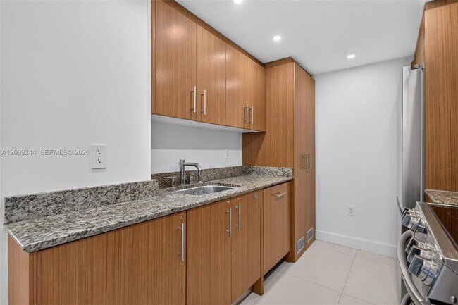 Building Photo - 10275 Collins Ave