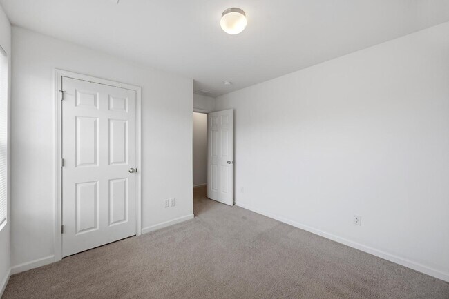 Building Photo - 442 Thoroughbred Dr