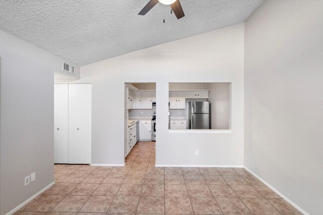 Building Photo - 3 Bedroom 2 Bathroom in Mesa