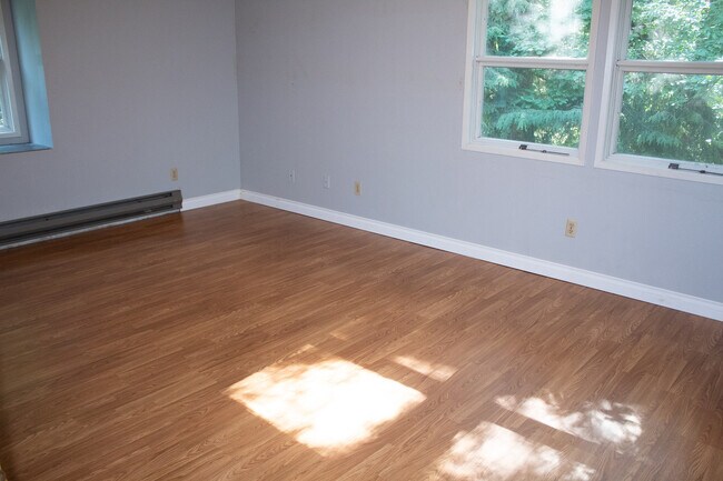 Building Photo - 7147 Mecklem Rd