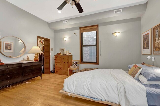 Building Photo - 1111 N Mozart St
