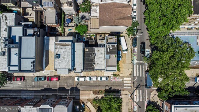 Building Photo - 1705 Montrose St