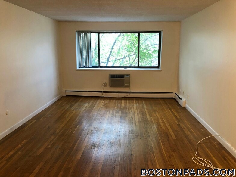 Building Photo - 122 Dustin St