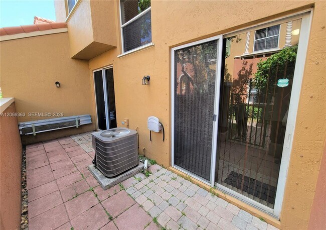 Building Photo - 10645 SW 8th St