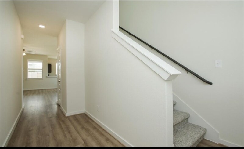 Building Photo - 7546 Coral Ter Dr