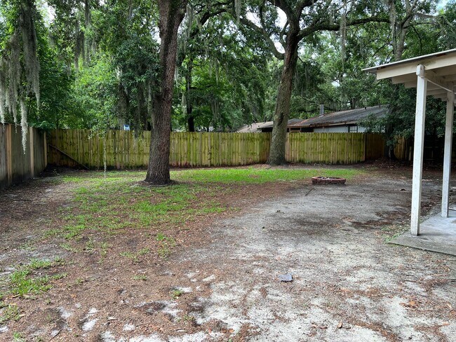 Building Photo - 3 bedroom 2 bath home in Village Green