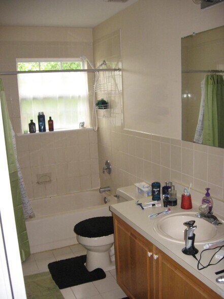 Building Photo - 424 Lackland Ave