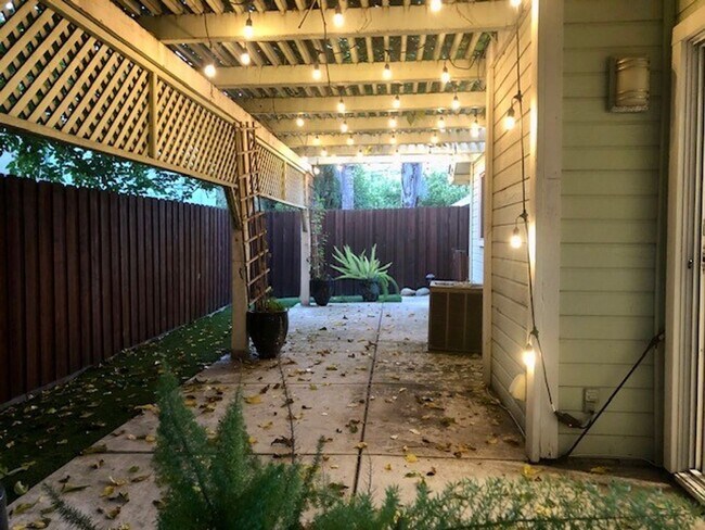 Building Photo - Charming and Spacious Home in Carmichael