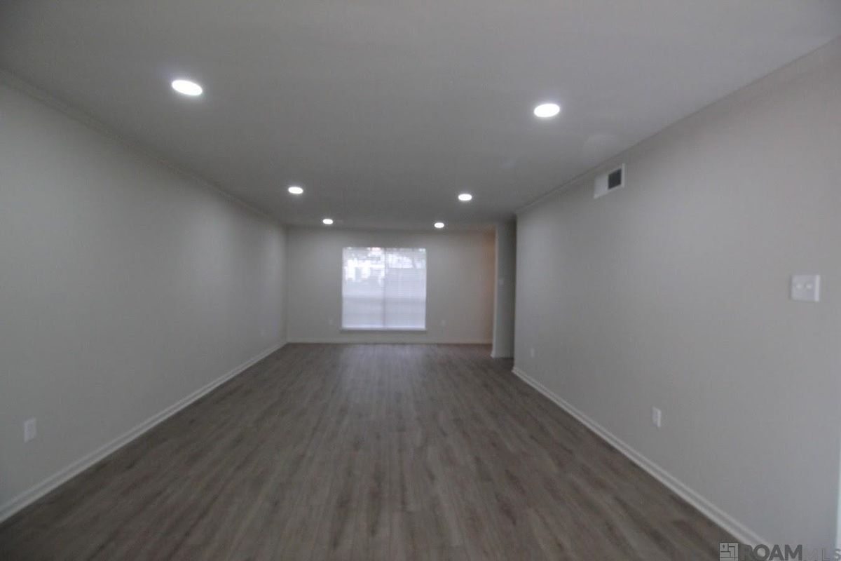 Building Photo - 10111 Jefferson Hwy