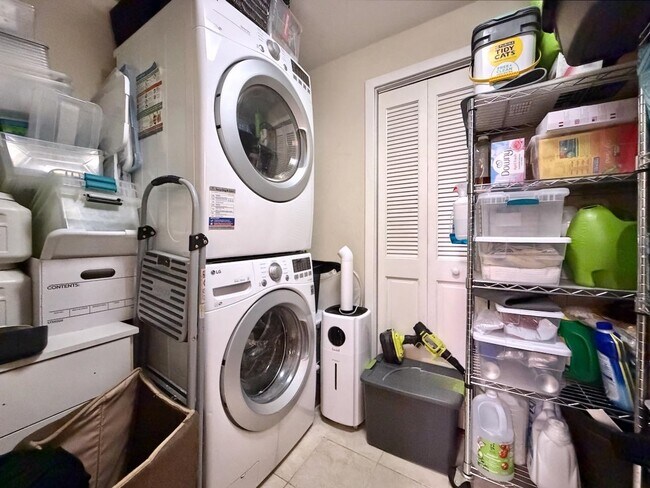 Building Photo - 83 Monroe St