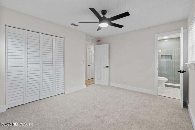 Building Photo - 10856 Hawaii Dr S