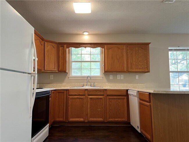 Building Photo - 132 Bayou Sara Ave