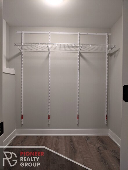 Building Photo - 4409 N Wolcott Ave