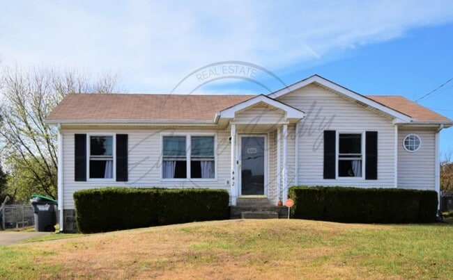 Building Photo - ON SPECIAL! Charming 3 Bedroom Ranch in Cl...