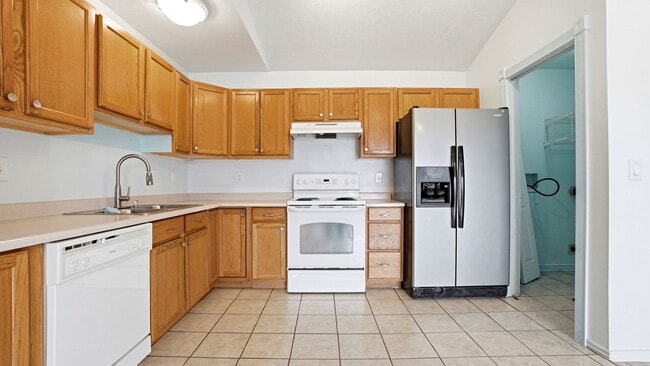 Building Photo - 3 Bedroom 2 Bath Unit in Magna! *$500 off first month of rent!!*