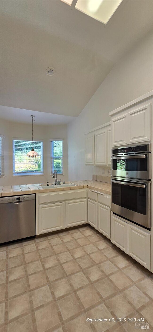 Building Photo - 3288 Ascot Ct