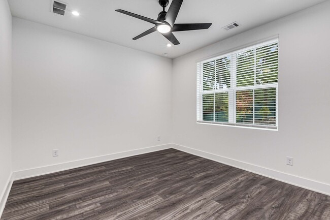 Building Photo - 1815 Gotham Ln NE