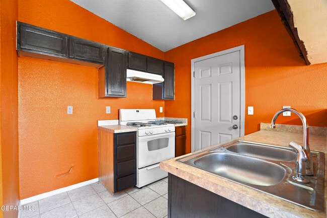Building Photo - 871 Luisa Guerra Dr