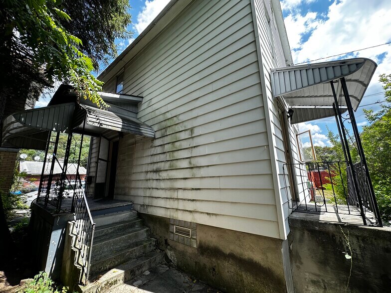 Building Photo - 434R Linden Ave