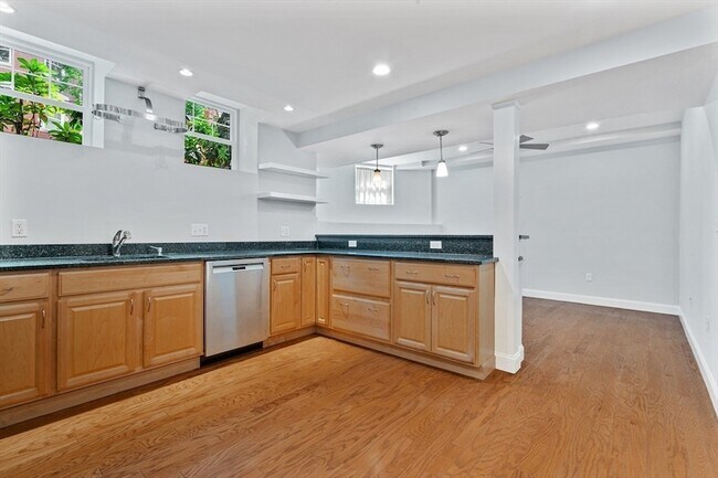 Primary Photo - 15 Strathmore Rd
