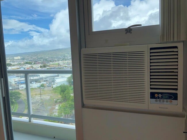 Building Photo - Breathtaking mountain view, 1 bdrm, 1 bath...