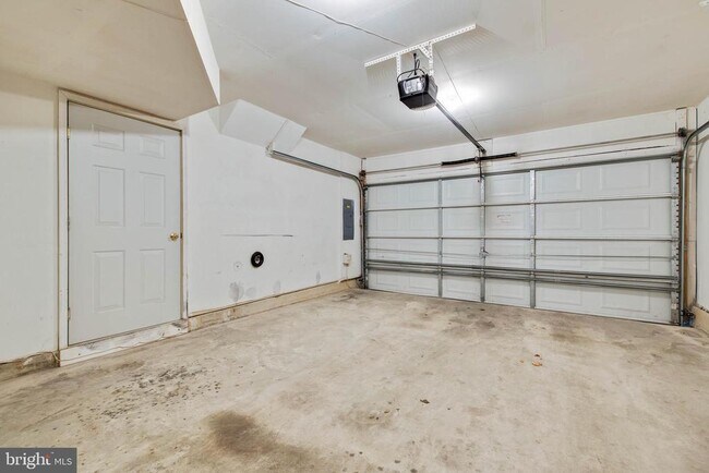 Building Photo - 7025 Water Oak Rd
