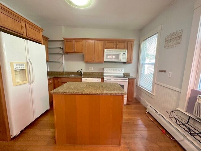 Primary Photo - 20 Rossmore St
