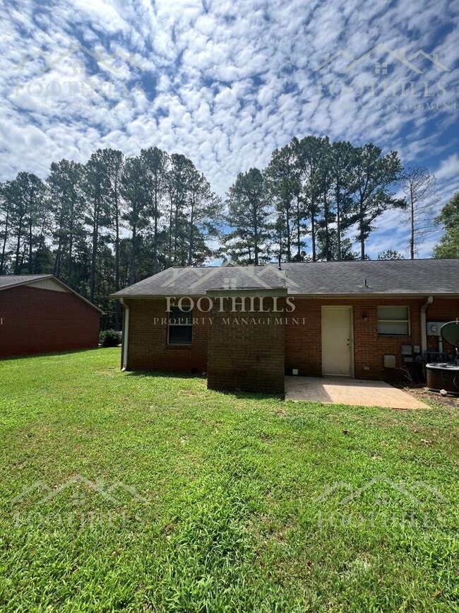 Building Photo - 5542A Old Pearman Dairy Rd.